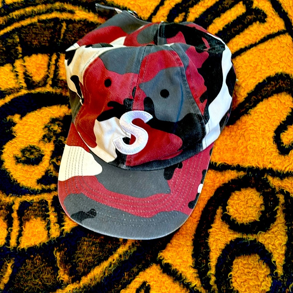Supreme burgundy camouflage cap